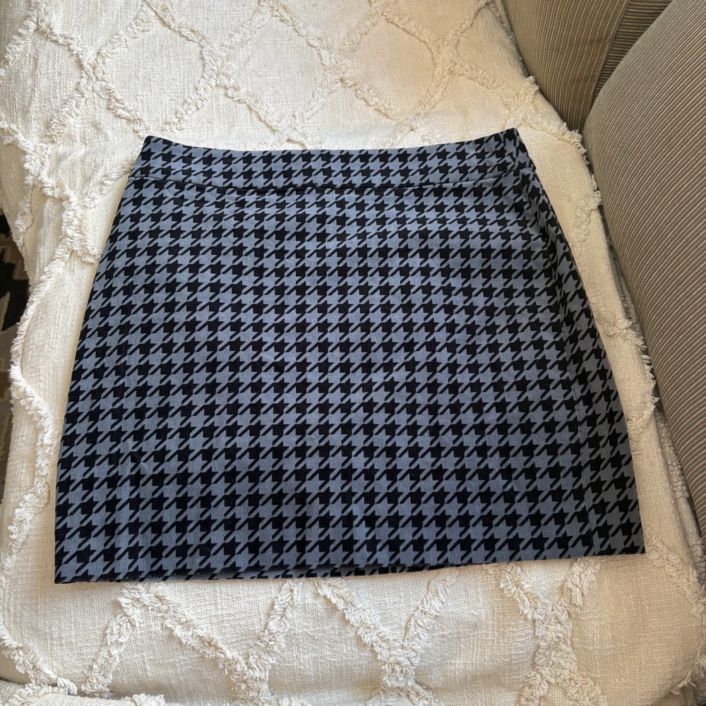 Banana Republic Factory Houndstooth Mini Skirt in Black and Gray